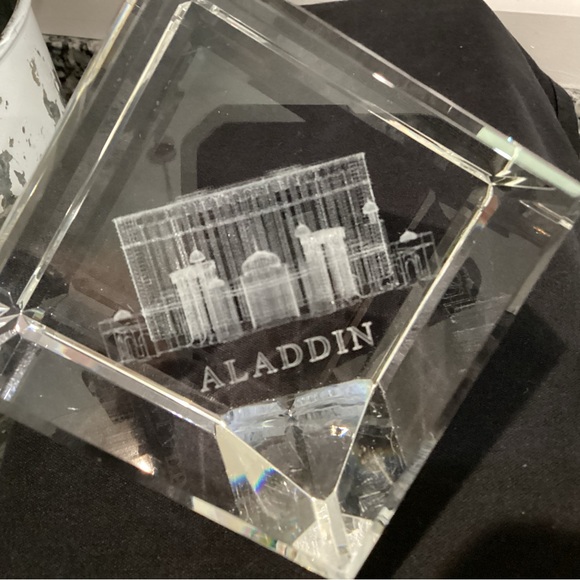 Vintage - Aladdin Casino / Hotel - Vegas - Cut Crystal Glass Collectible - Nice - Picture 6 of 12